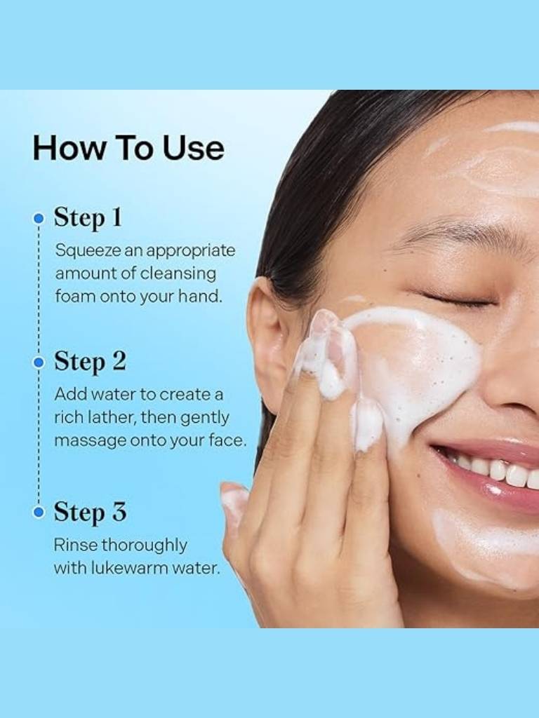 Instructions on how to use cleansing foam with a person applying it to their face against a blue background.